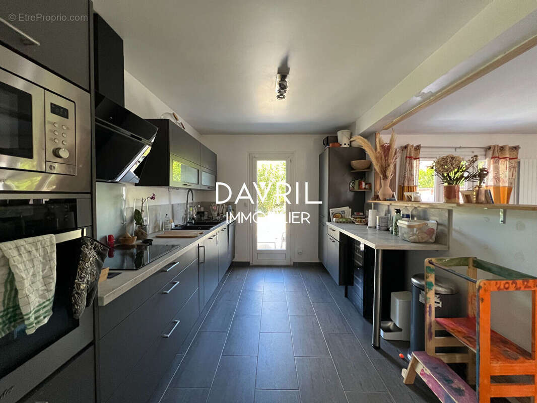 Maison à CHANTELOUP-LES-VIGNES