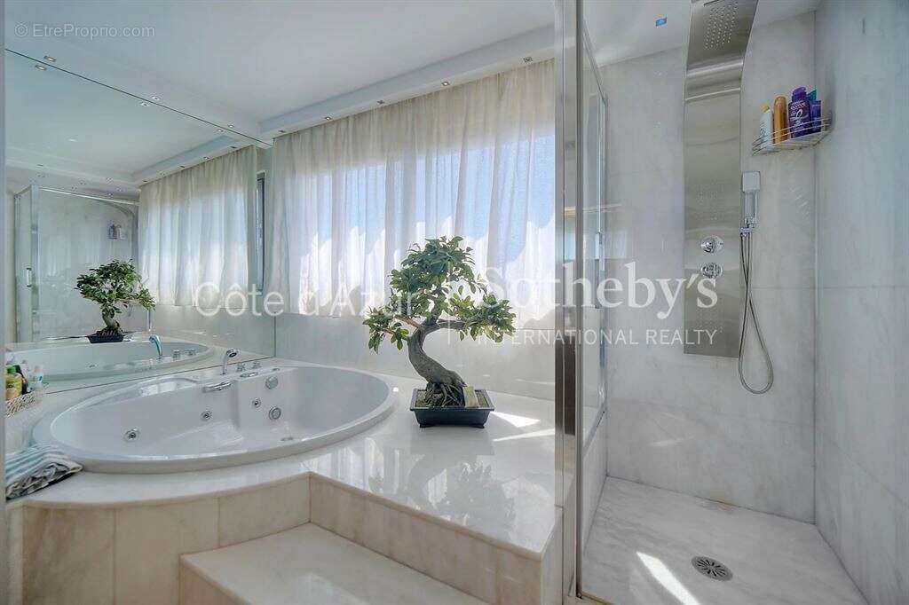 Appartement à ROQUEBRUNE-CAP-MARTIN