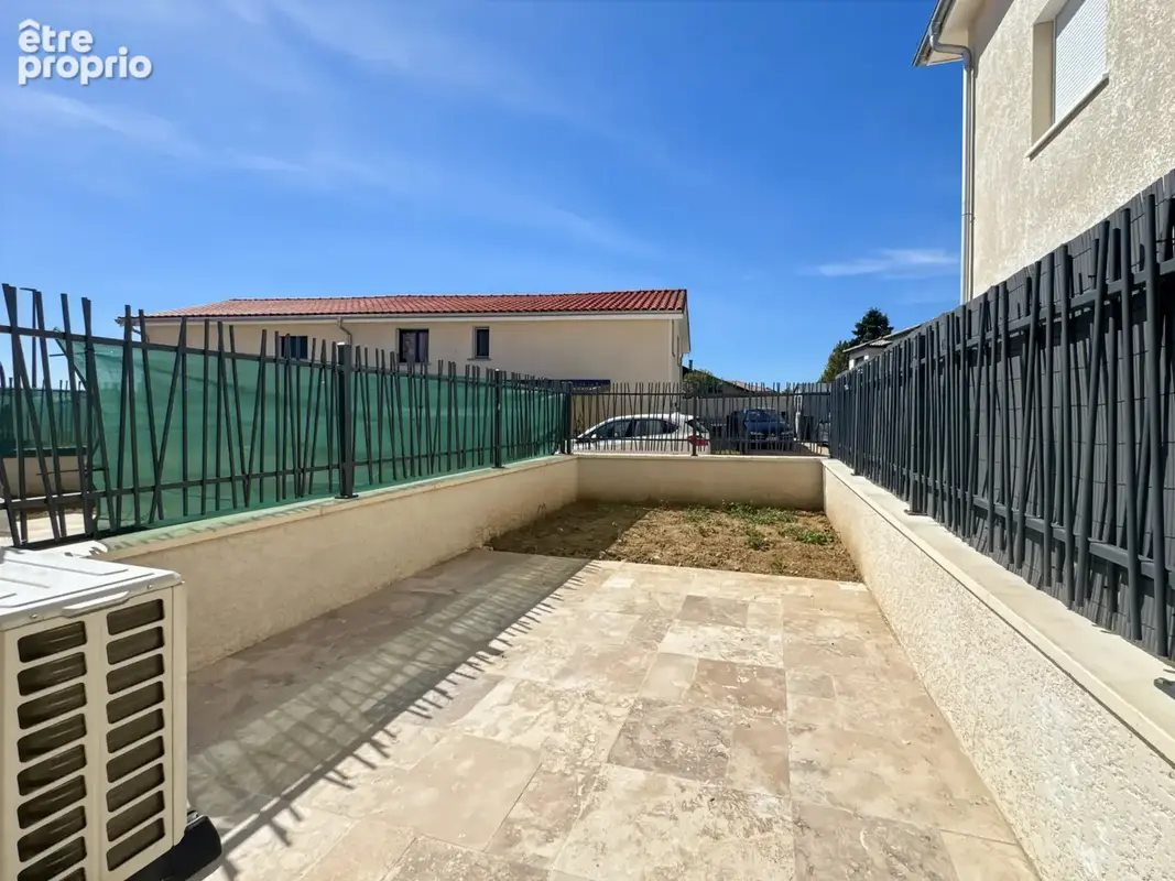 Misérieux   maison de village entierement rénovée dans corps de ferme   100 m2   3 chambres   jardin parkings - photo 10