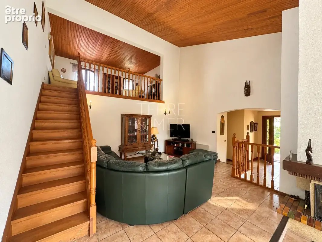 Maison en 3 faces  avec piscine, garage proche port. - photo 6