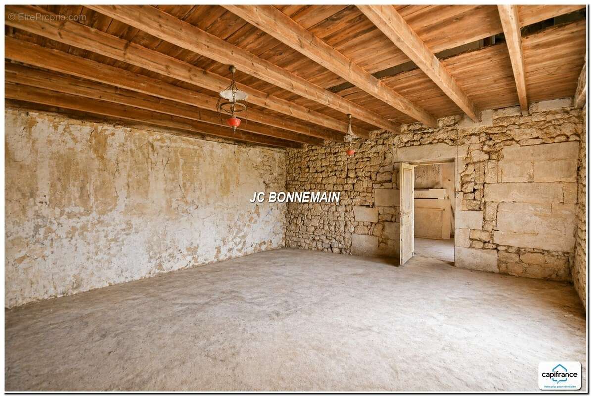 A vendre sur 1,14 Ha - Maison 1 à Réhabiliter 200 m² / Maison 2 Habitable Immédiat CHERMIGNAC (17) - photo 15