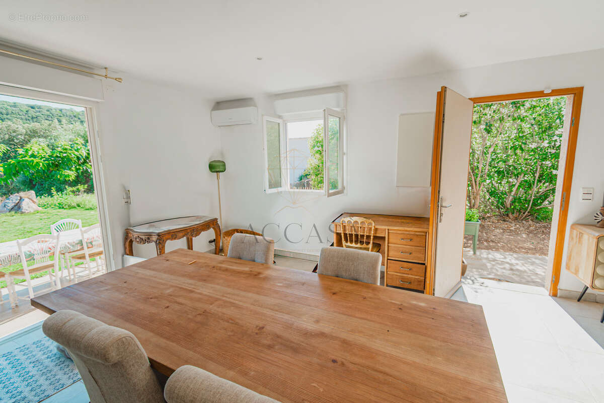 Maison avec terrain constructible de 4 260 m2 et permis accordé   Bonifacio, Vallée Saint-Julien - photo 18