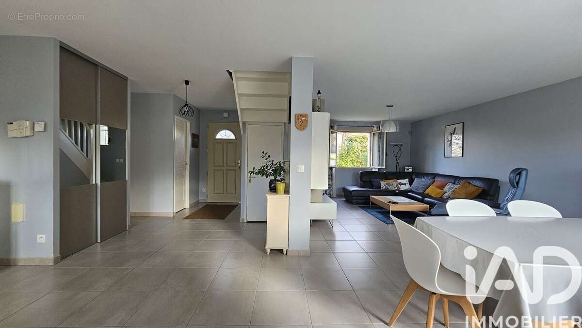 Maison 150 m² à Morainvilliers  - photo 4