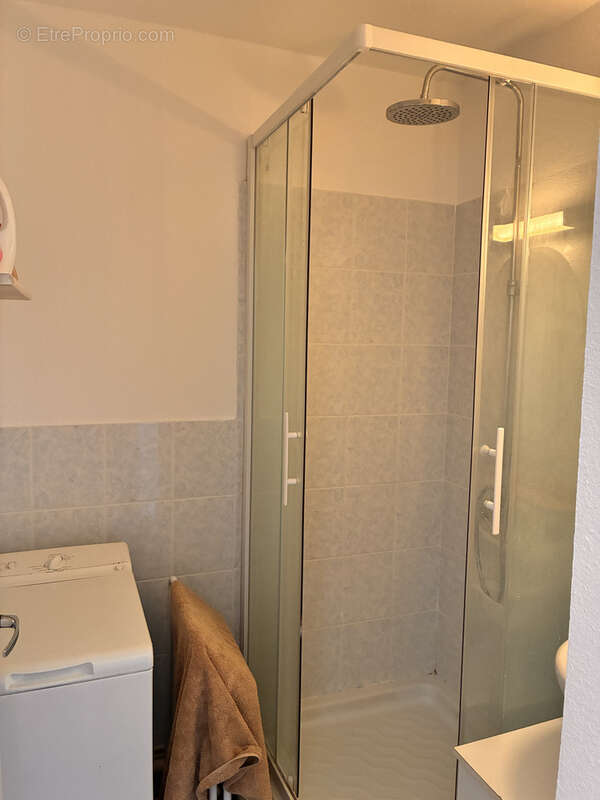GRUISSAN, RIVE DROITE, EN EXCLUSIVITE, Appartement de type 2 avec terrasse VUE PORT + place de parking privati - photo 9