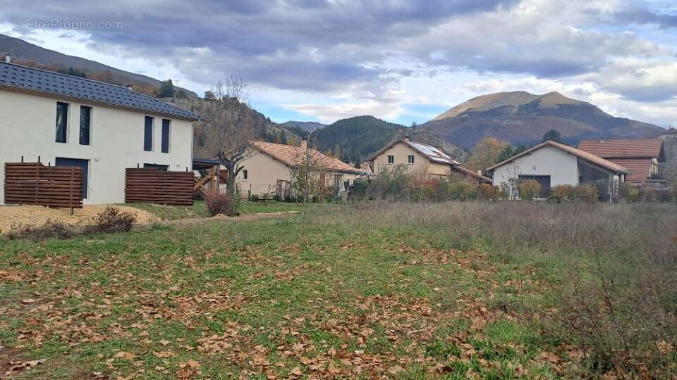 Terrain à LA ROCHE-DES-ARNAUDS