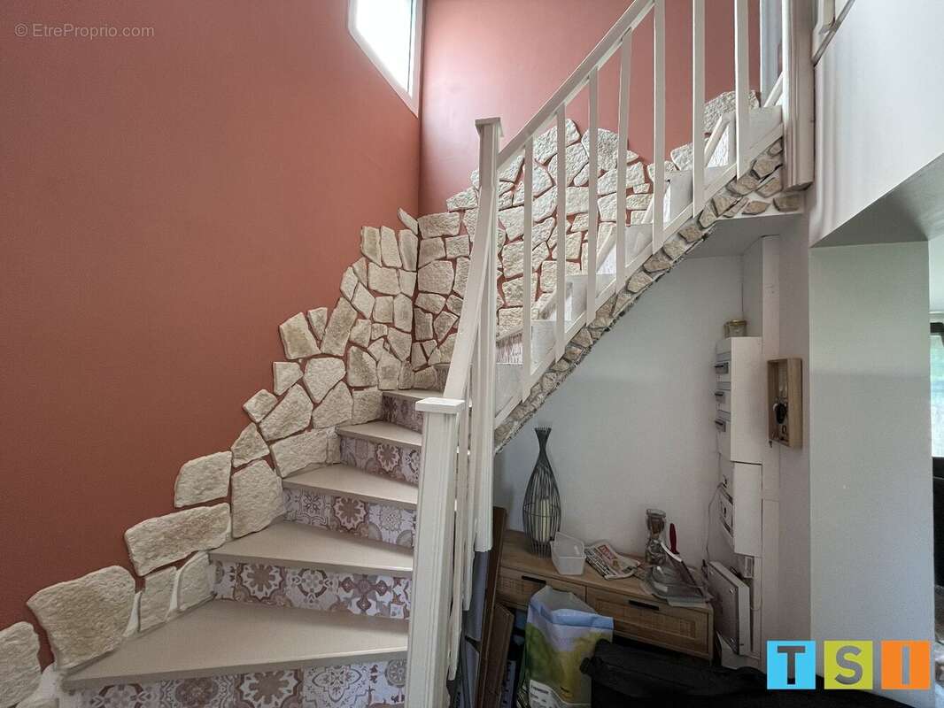 Maison à MONTREJEAU