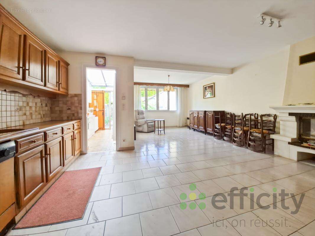 Maison 110 m² à Le Mans  - photo 2