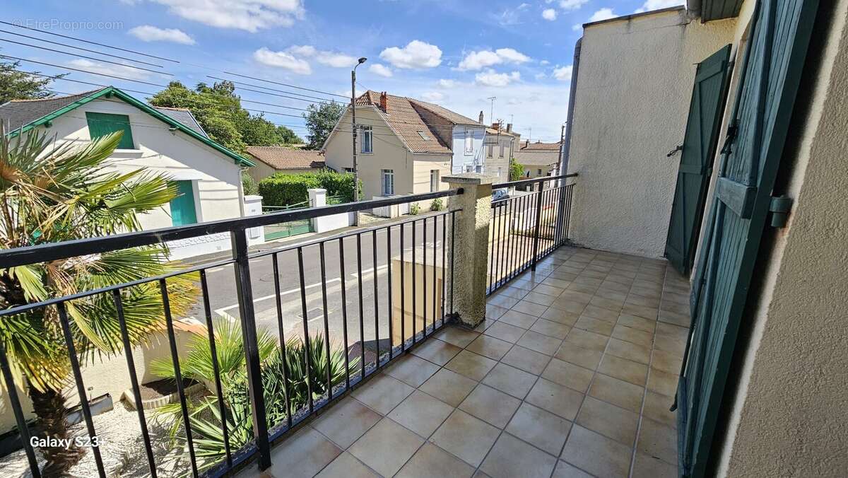 Appartement 61 m² à Niort  - photo 2