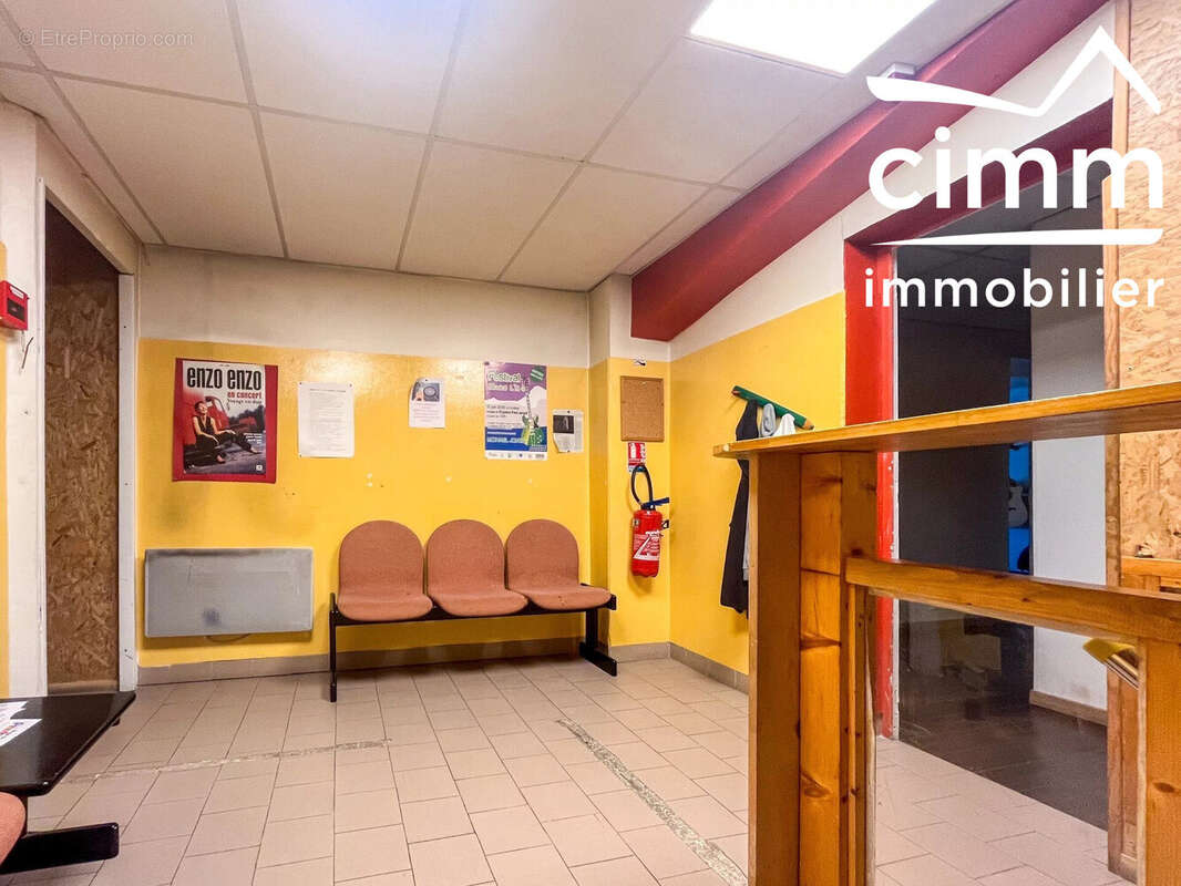 Commerce 156 m² à Crolles  - photo 3