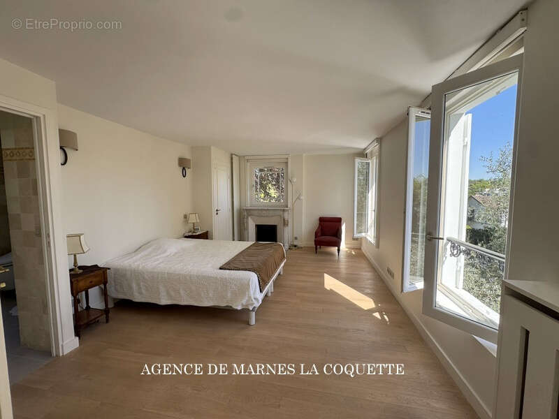 Maison à VILLE-D'AVRAY