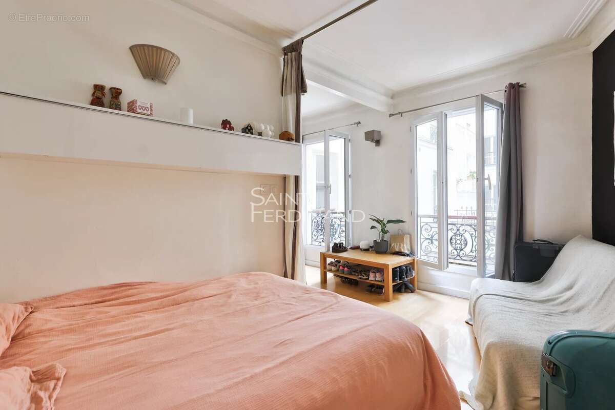 Appartement à PARIS-17E