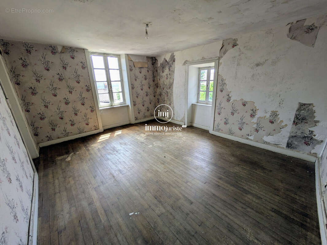 Maison 109 m² à Saint-Victurnien  - photo 7