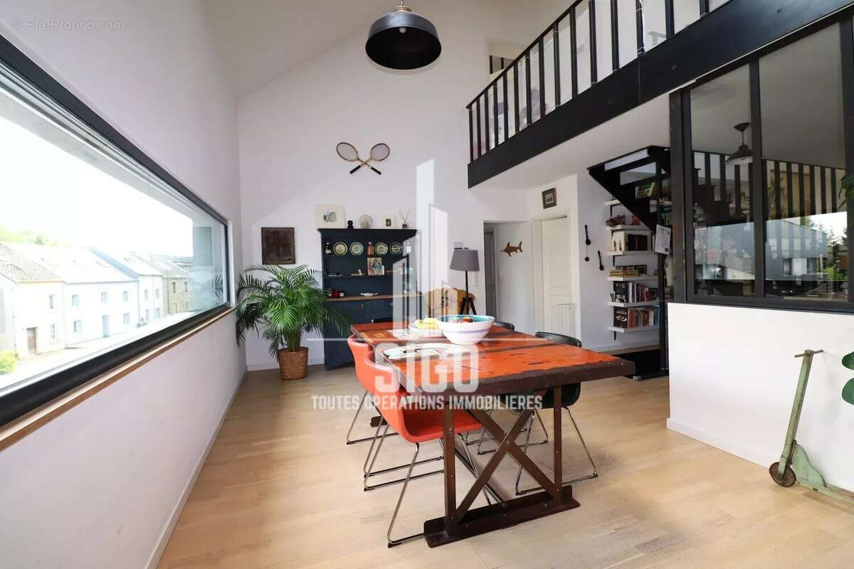 Maison à SURGY