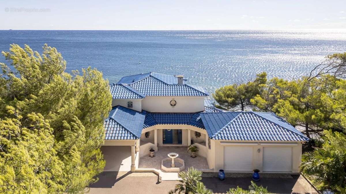 Maison à ROQUEBRUNE-SUR-ARGENS