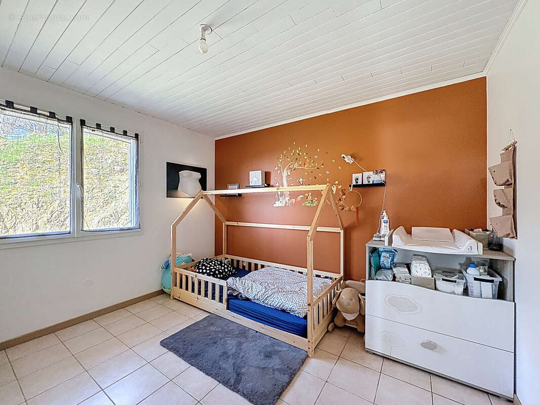 Prades de Salars. Maison contemporaine de plein pied avec jardin. - photo 8