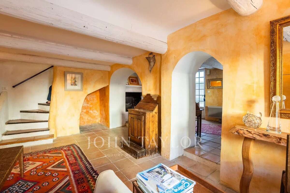 Maison à VENTABREN