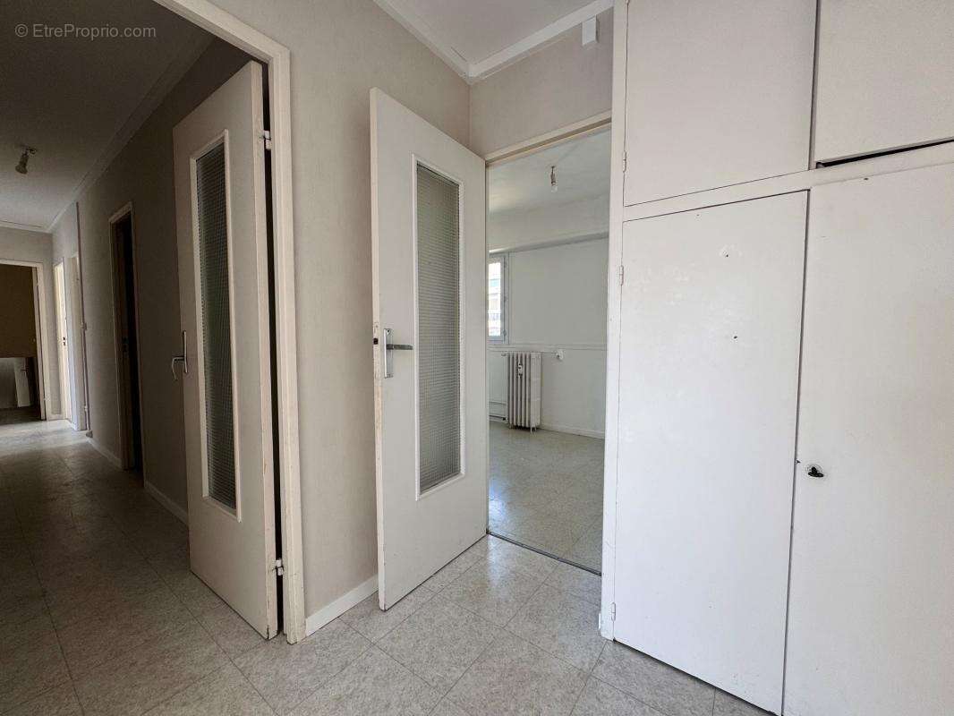 Appartement t4 au 1er étage avec ascenseur - photo 3