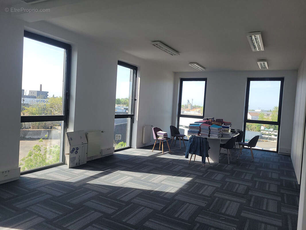 Commerce à SAINT-SEBASTIEN-SUR-LOIRE