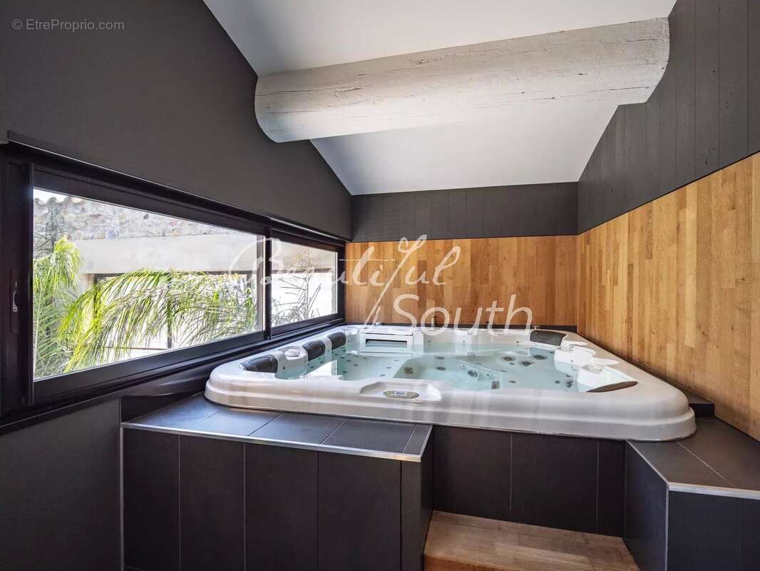 Maison à SAINT-LAURENT-DE-LA-SALANQUE