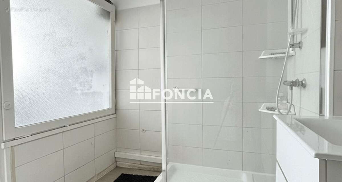 A DEUX PAS DU VIEUX PORT –  T4 de 91 m² avec balcon – Idéal investisseur - photo 8