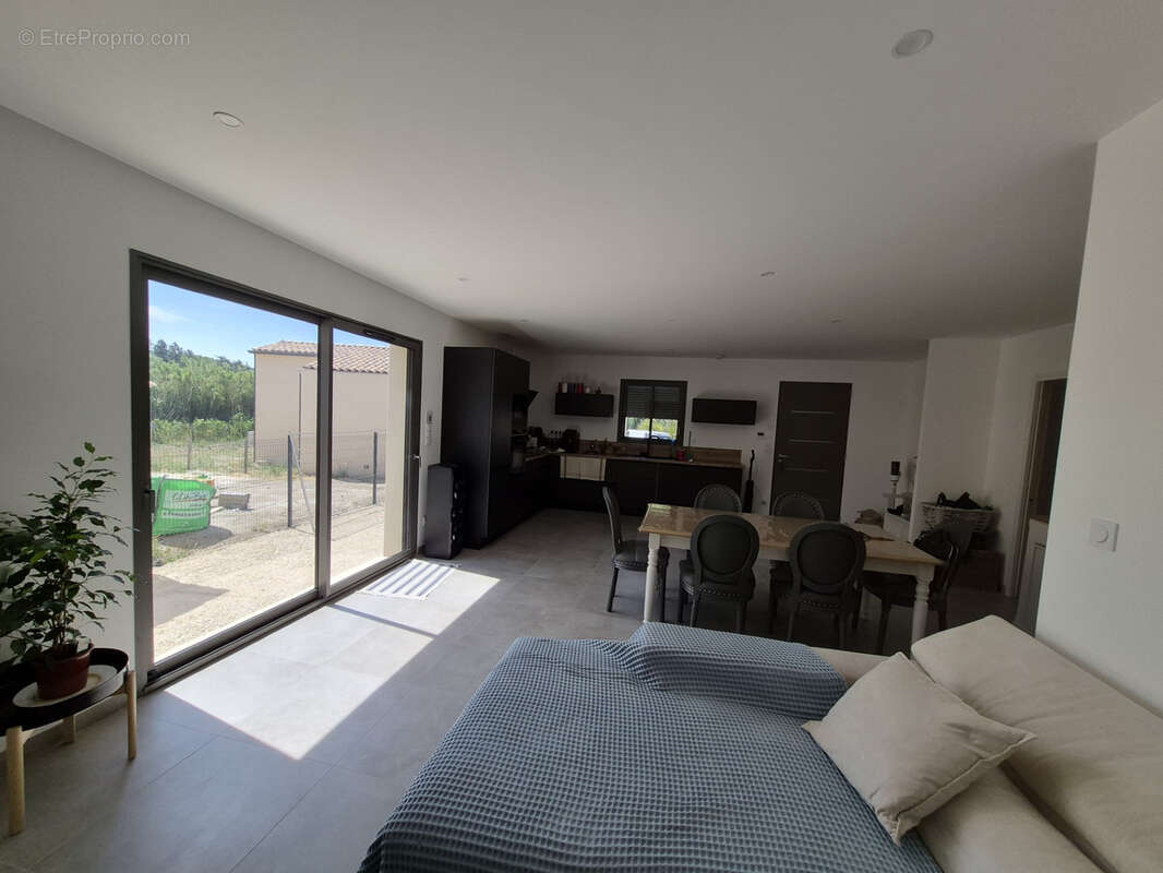 Maison neuve T3 de 78 m2 à MAZAN terrain de 250 m2 idéal primo-accédant - photo 4
