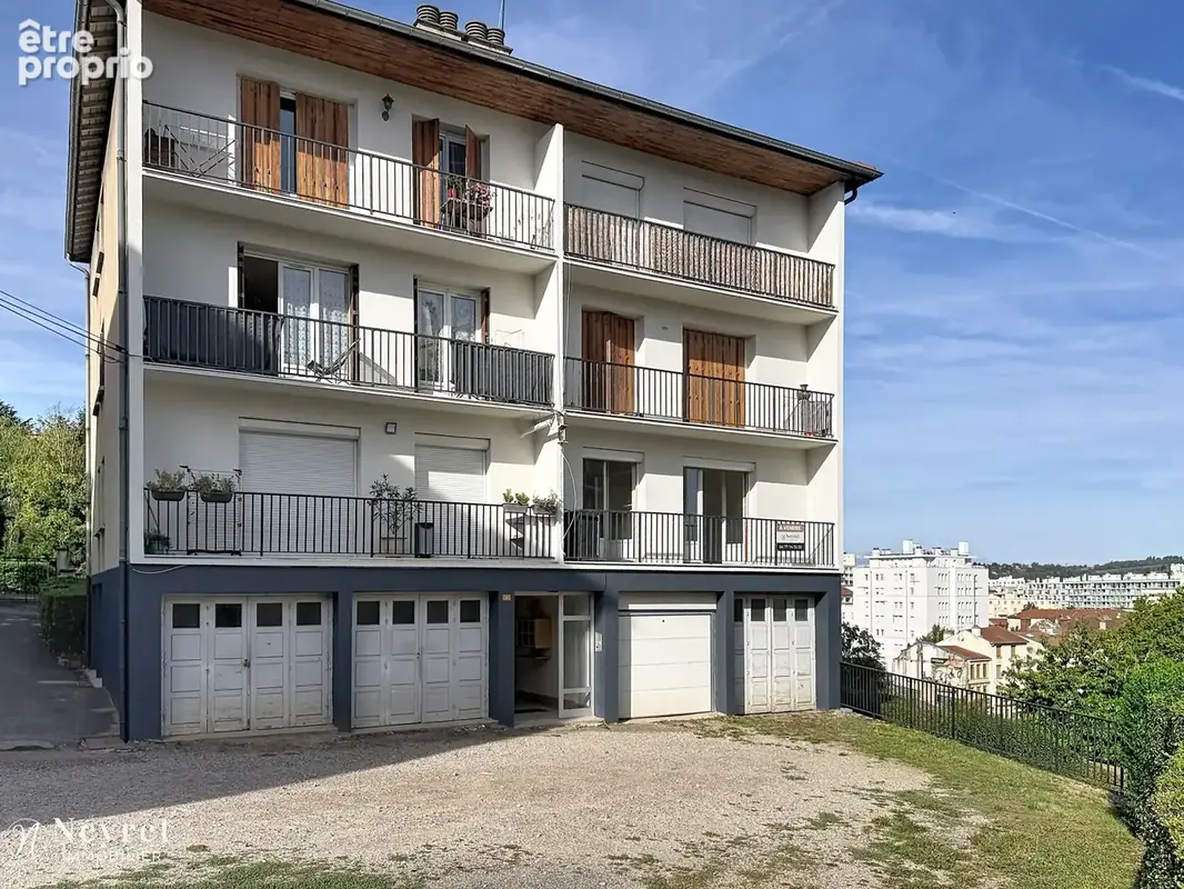 Appartement à SAINT-ETIENNE