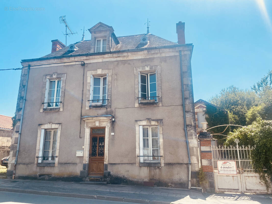 Maison à LE DORAT