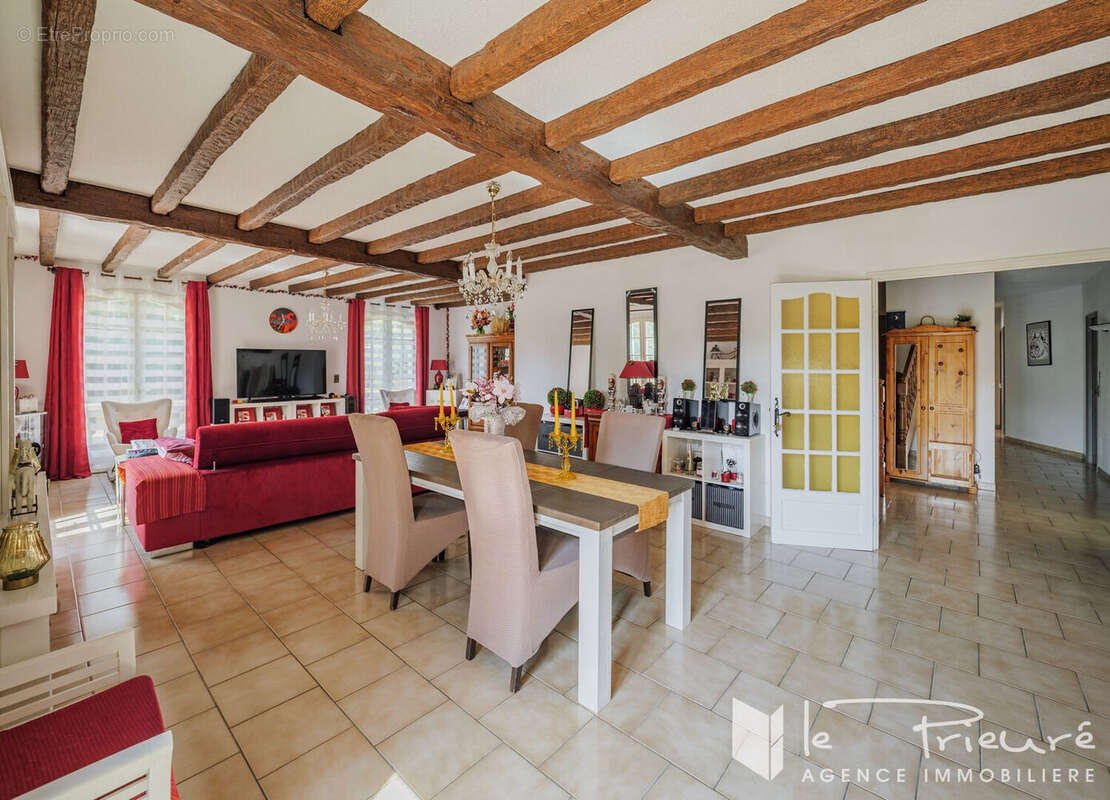 À 10 minutes d'Albi, maison familiale de plus de 200 m² avec vue dégagée sur la campagne - photo 7