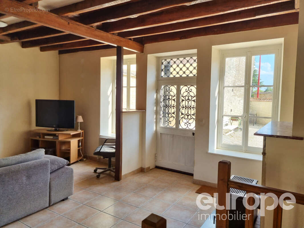 Maison à MOULINS-EN-TONNERROIS