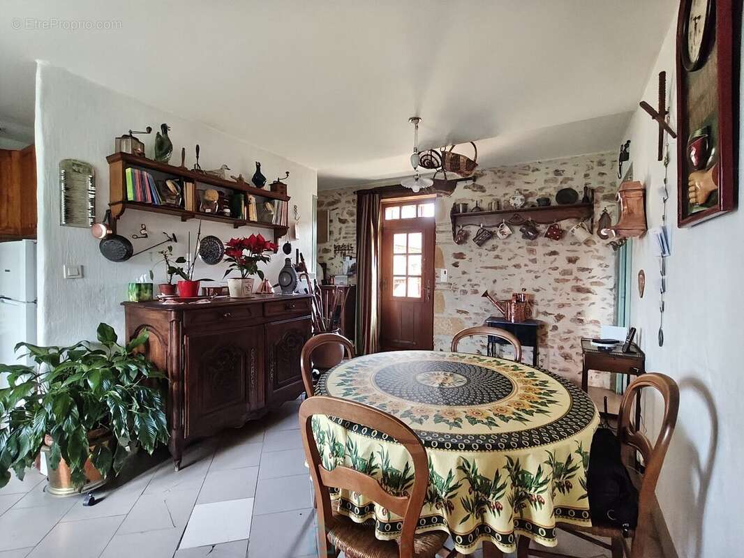 Proche Monpazier, propriété de caractère avec 3 habitations, dépendances et piscine sur 5,3 hectares de terrain - photo 8