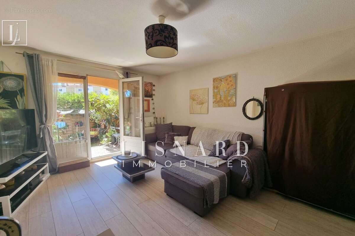 Appartement à VALLAURIS