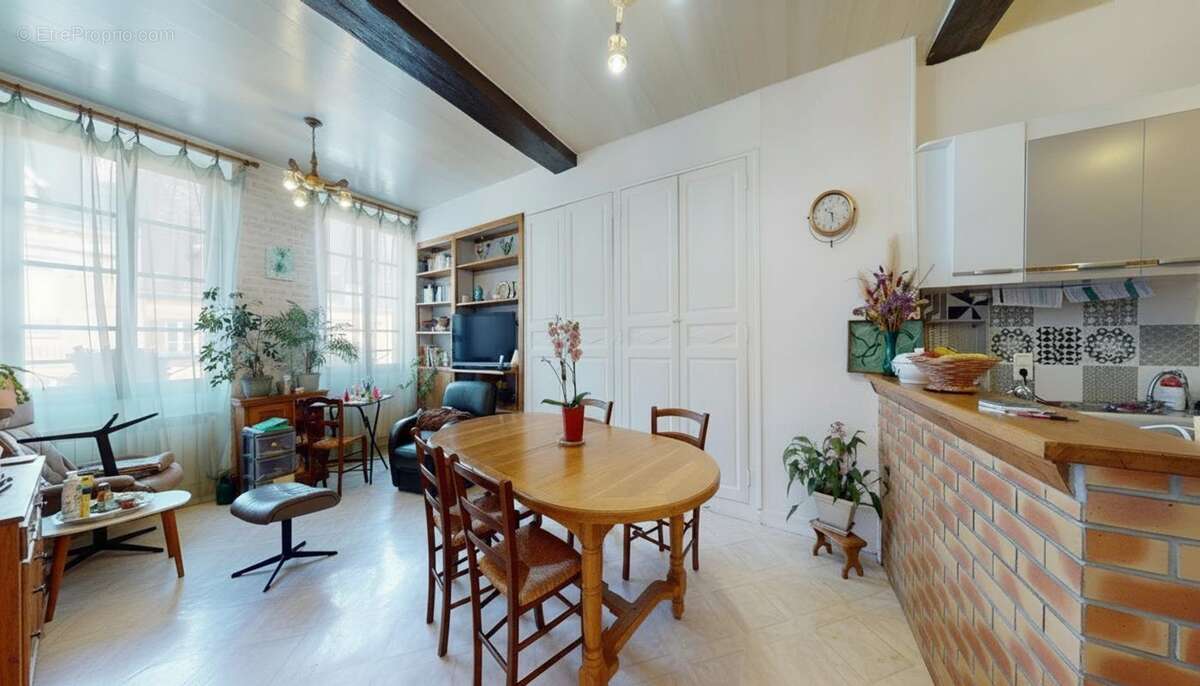 Commerce à VILLENEUVE-SUR-YONNE