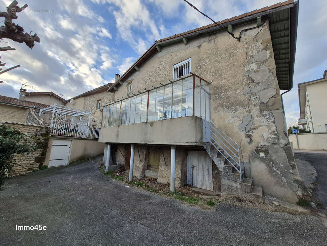 Maison à BEAUMONT-MONTEUX