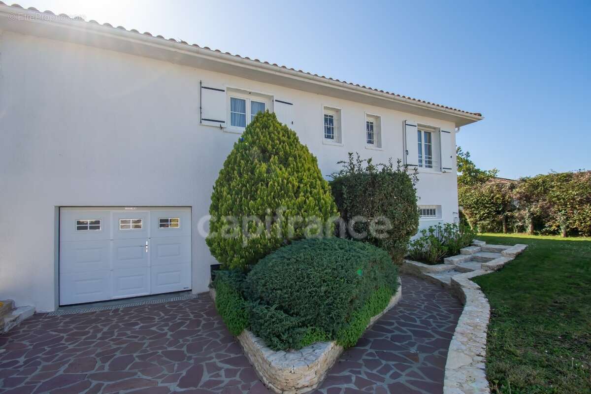 Vaux-sur-mer – maison 160 m² avec piscine, à proximité de pontaillac - photo 16