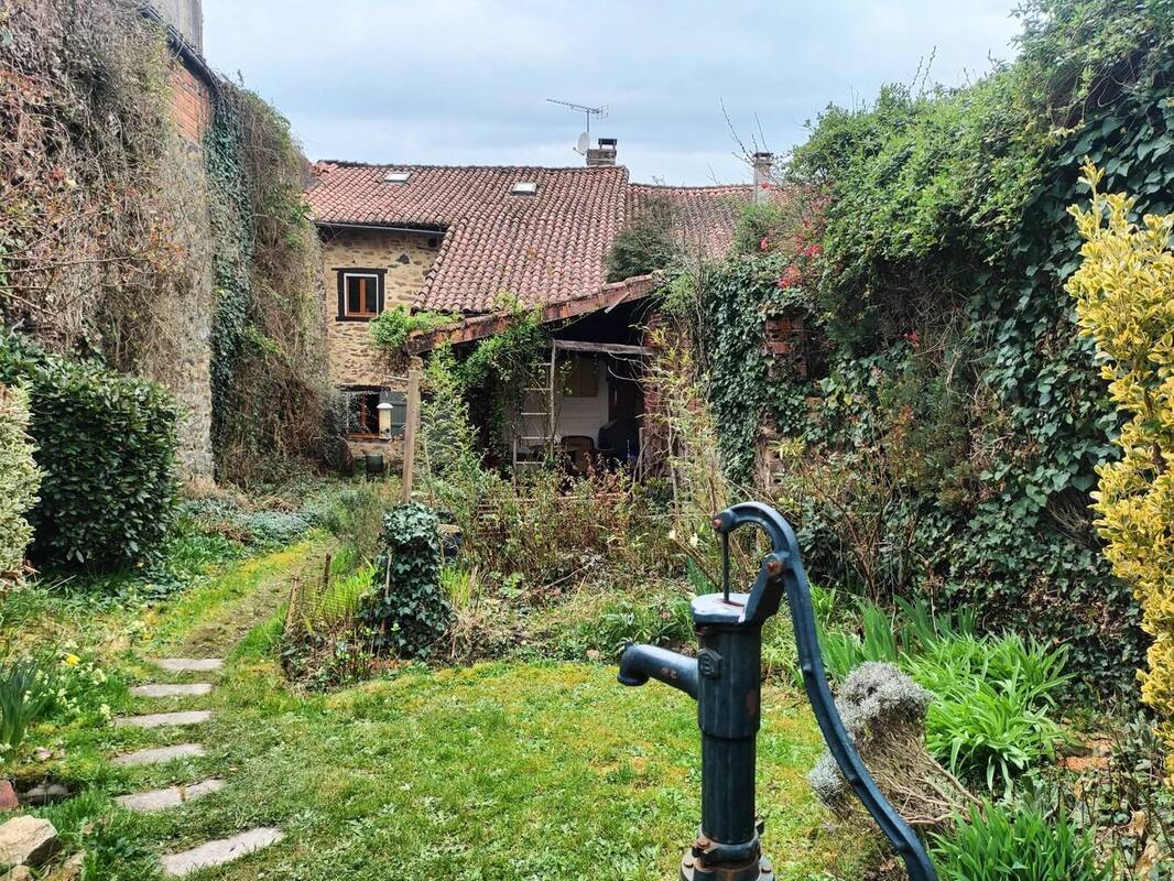 Maison à SAINT-LAURENT-SUR-GORRE