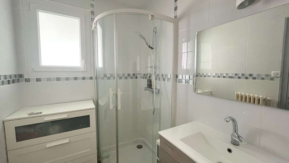 Maison à BAGE-LA-VILLE