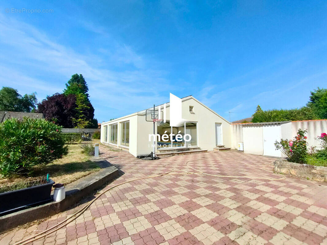 Maison à LES MAGNILS-REIGNIERS