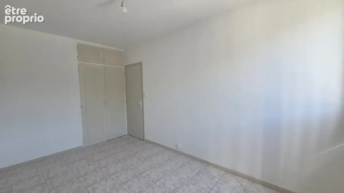 A vendre - beziers - quartier injalbert - appartement rdc t4 de 85 m2 avec loggia et cave - photo 9
