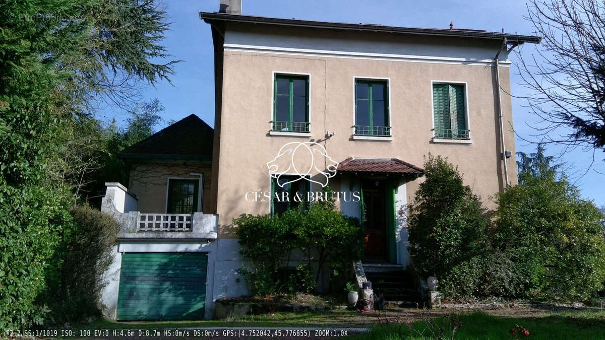 Appartement à CHARBONNIERES-LES-BAINS