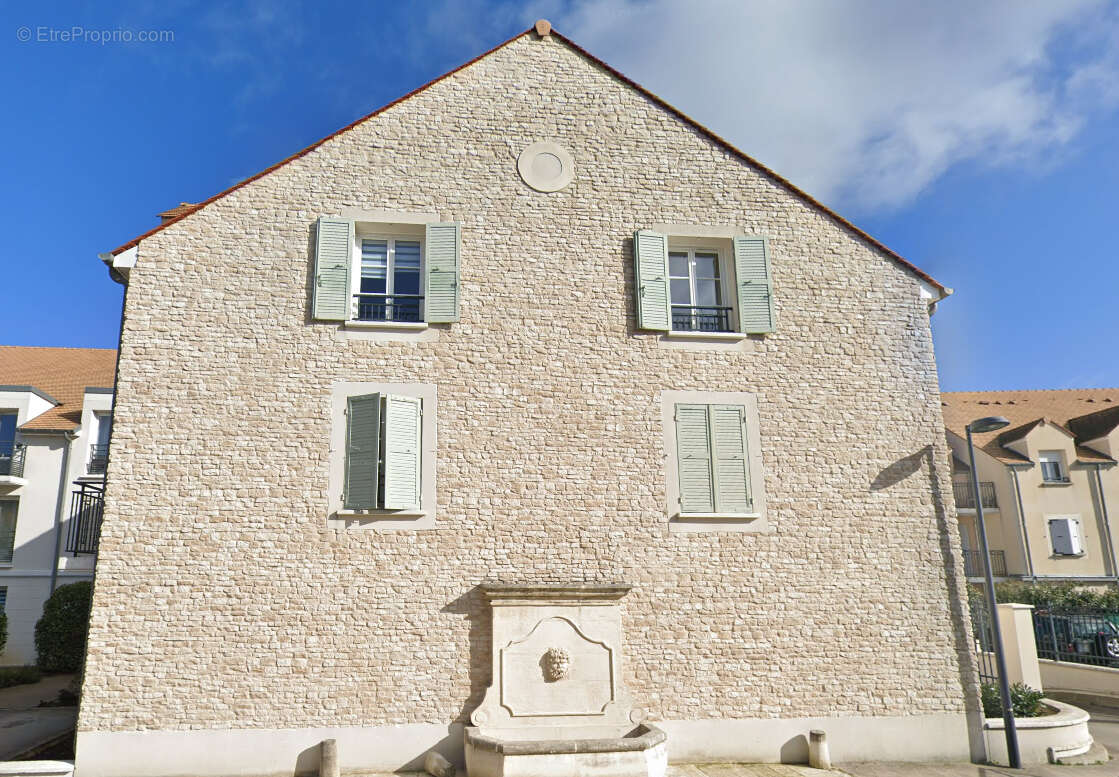 Appartement à NEAUPHLE-LE-CHATEAU
