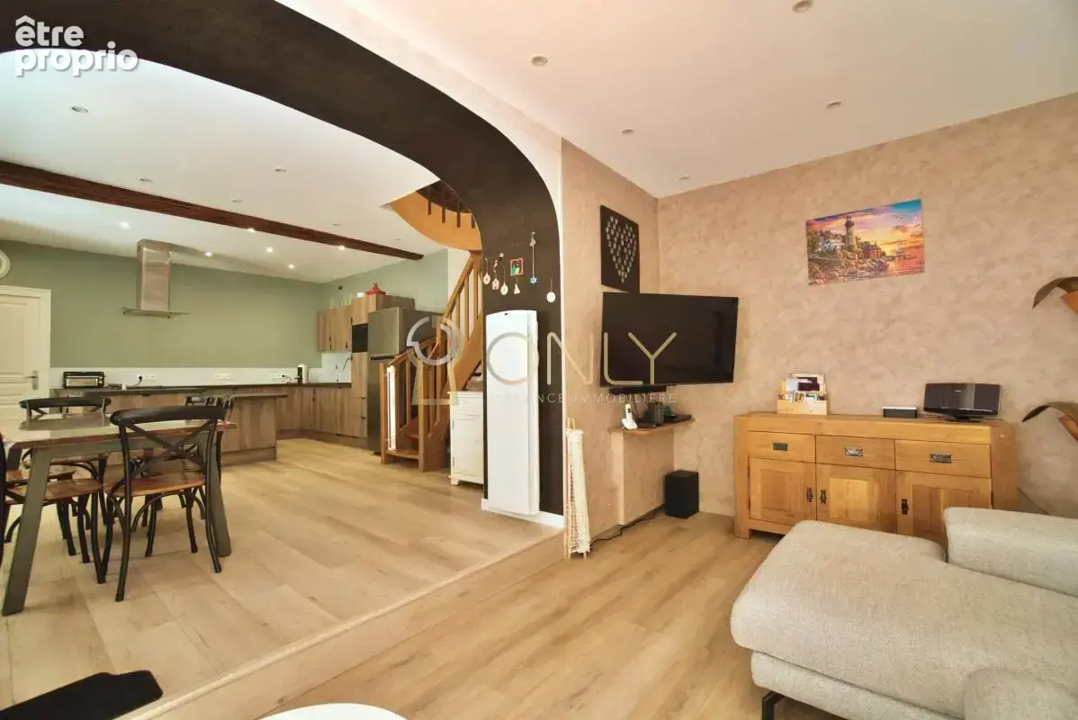 Saint-Julien- Maison - 4 chambres - photo 11