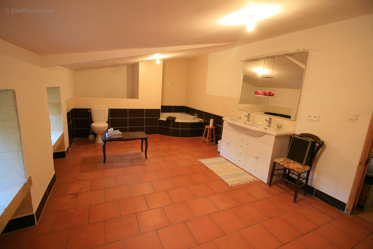 Maison en pierre six chambres deux bureaux - photo 23