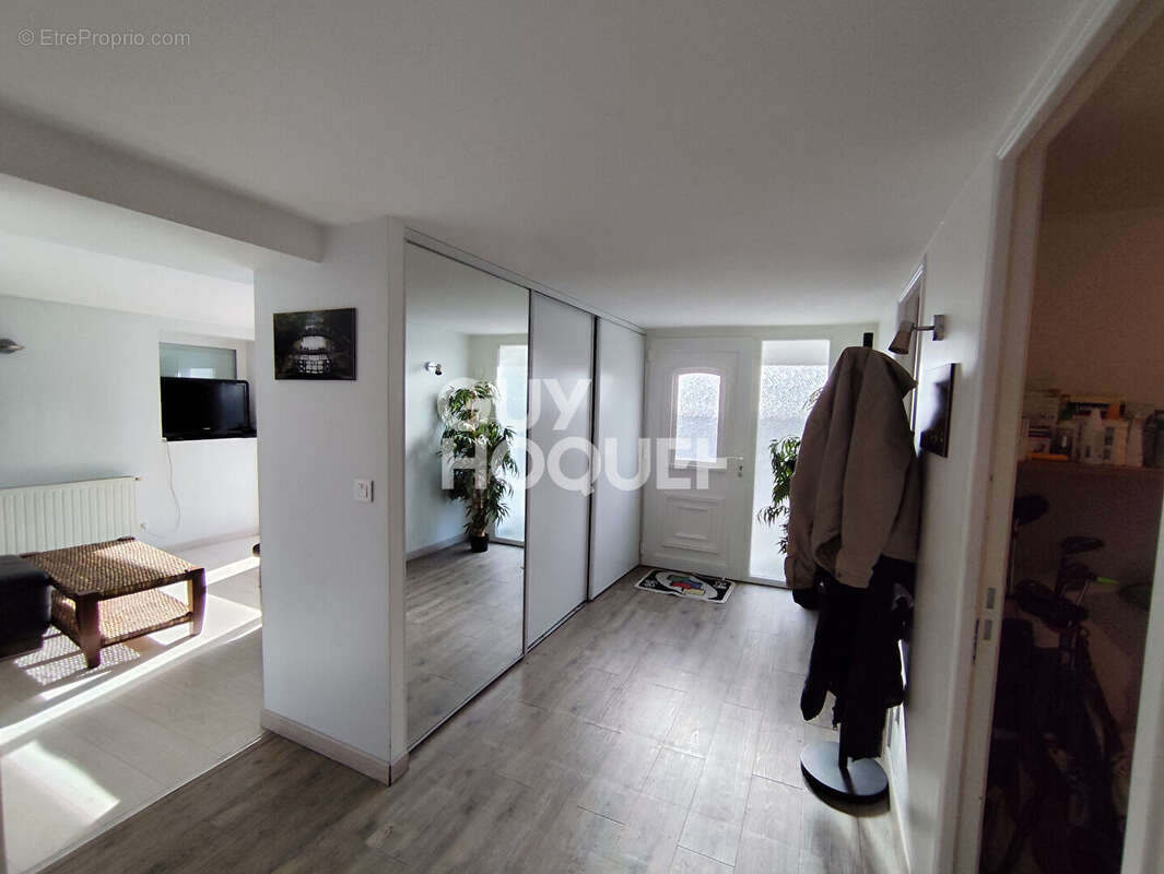 Maison à MONTROND-LES-BAINS