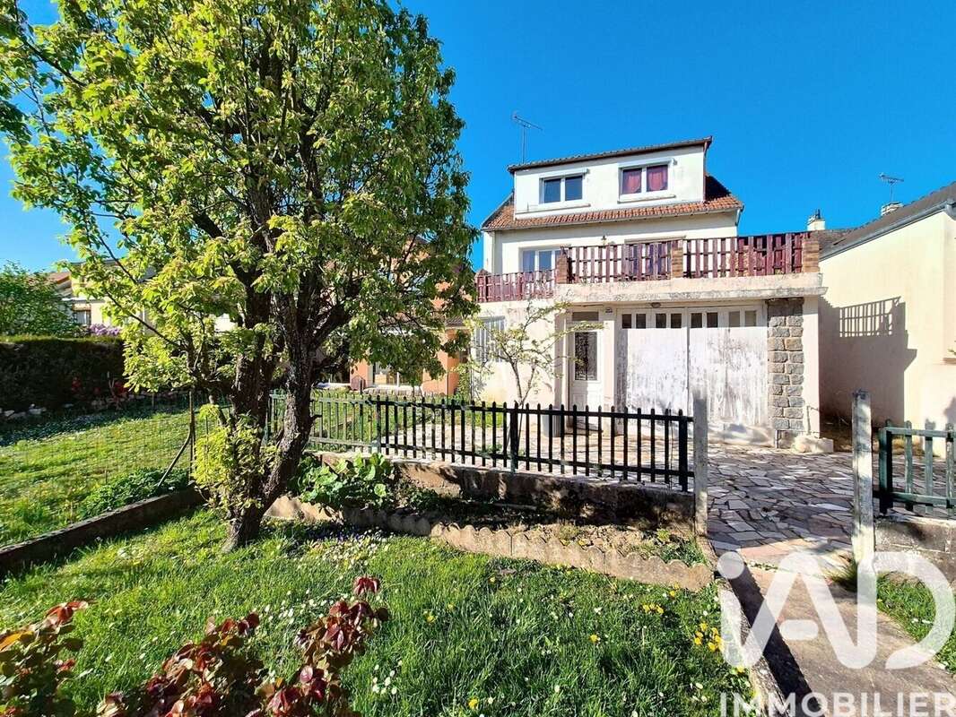 Photo 2 - Maison à LE MESNIL-SAINT-DENIS
