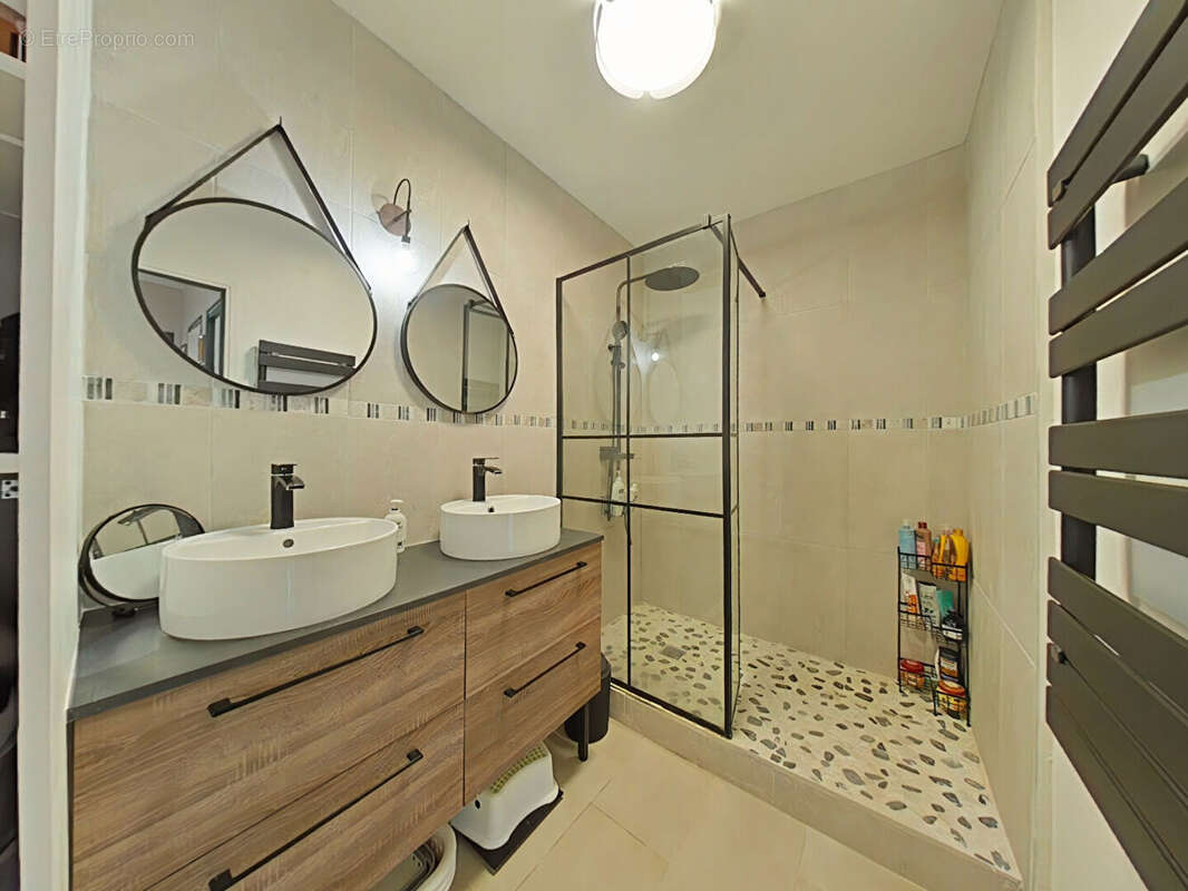 Appartement à FONTENAY-LE-FLEURY