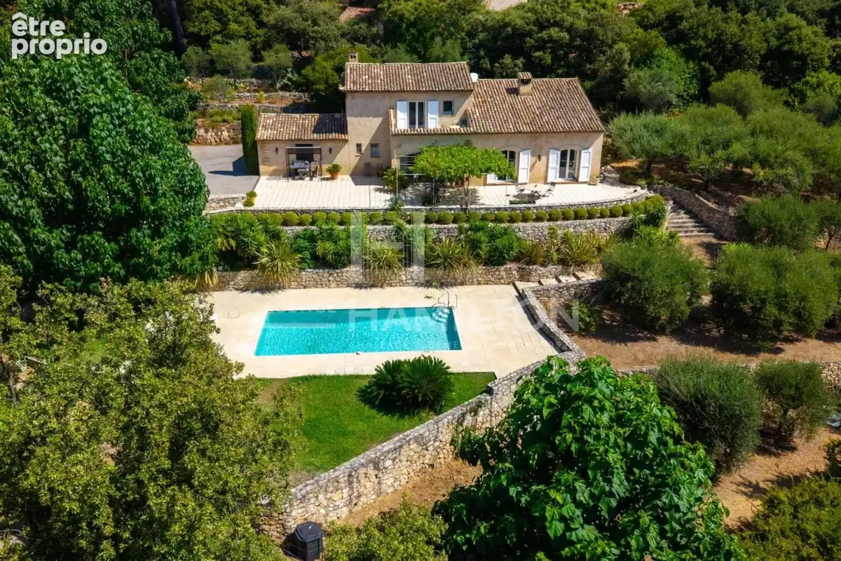 Propriété lovée dans un écrin de verdure - photo 2