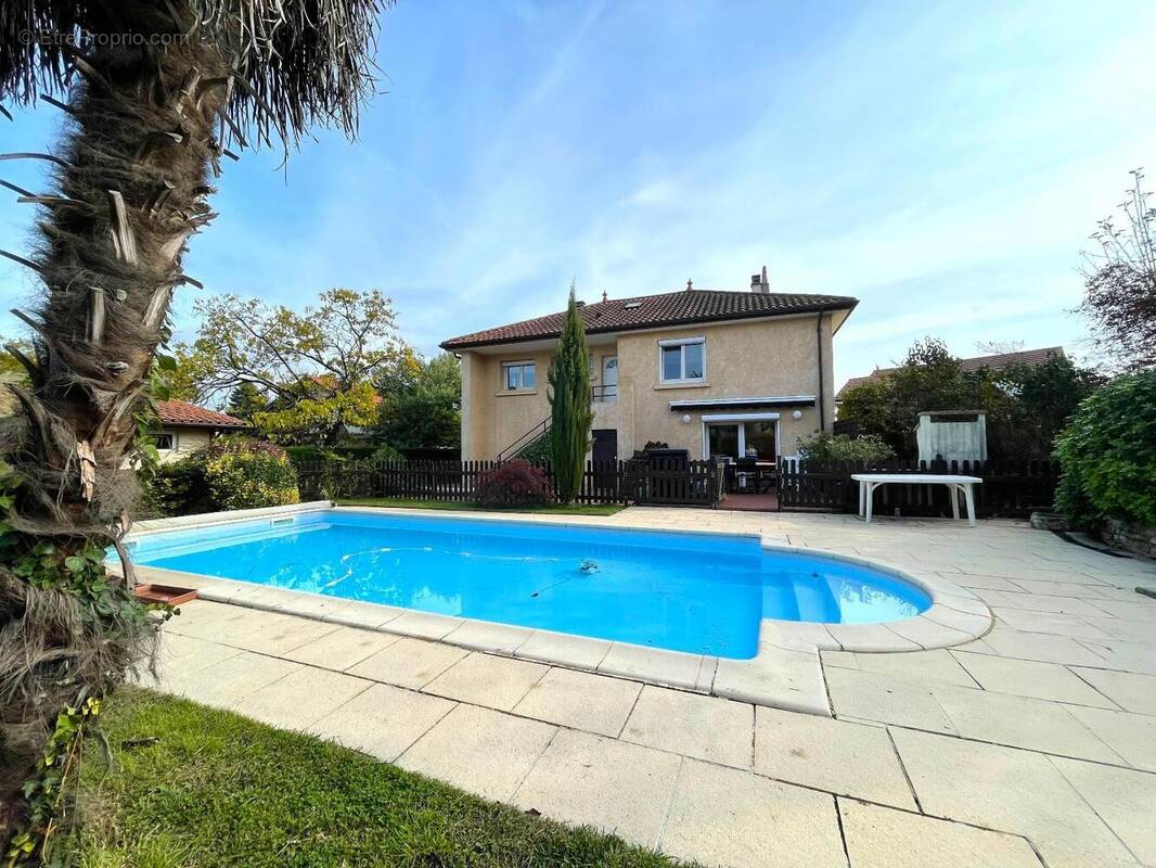   - Maison à DECINES-CHARPIEU