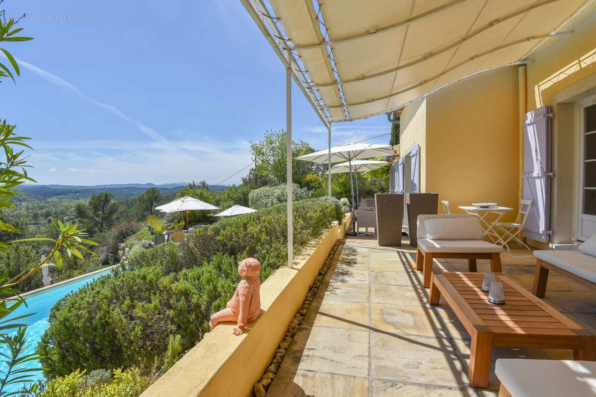 Maison à ENTRECASTEAUX