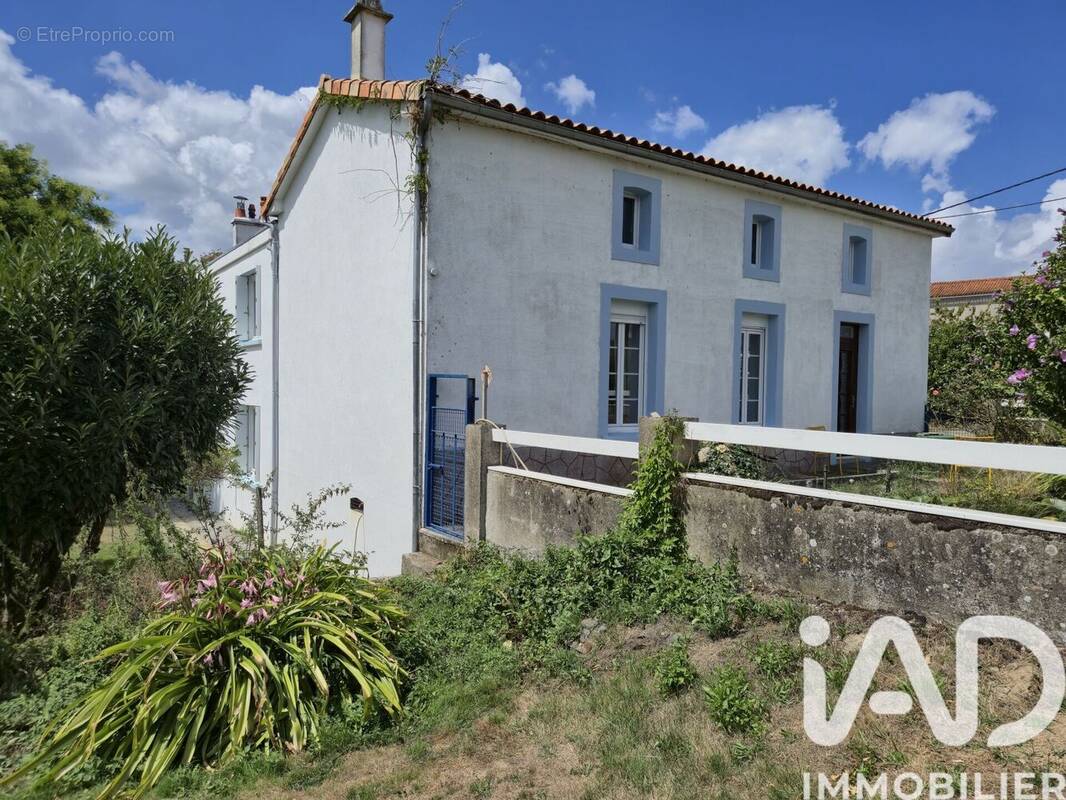Photo 1 - Maison à MONCOUTANT