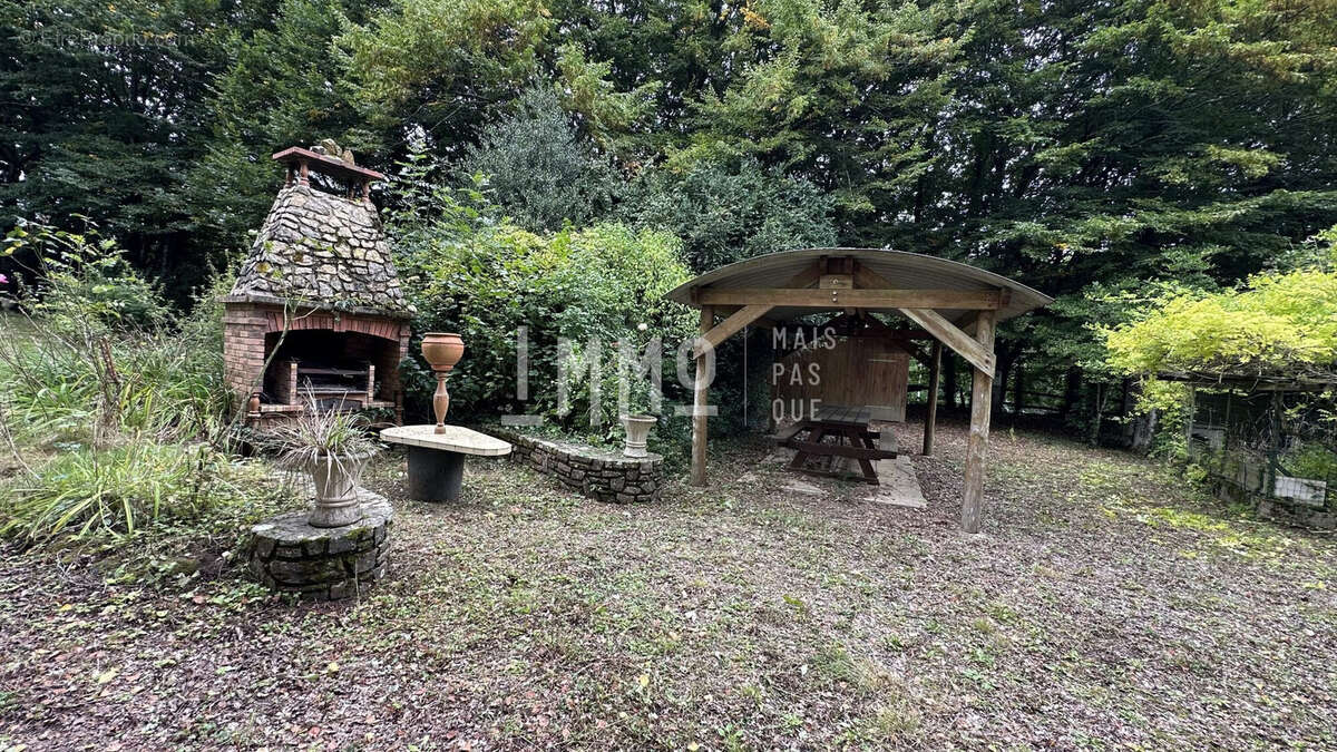 Terrain à MONTREUIL-LE-HENRI